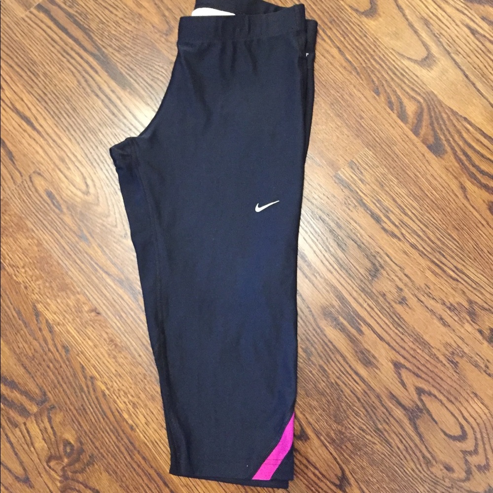 Nike dri fit Capri pants Drawstring & zipper pouch